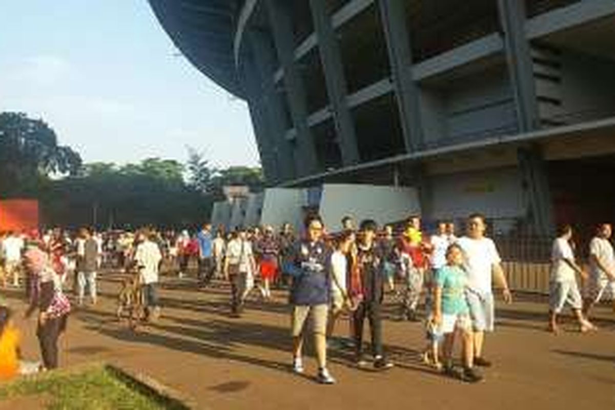 Suasana di kawasan Stadion Gelora Bung Karno (GBK), Senayan, Jakarta Pusat, Minggu (3/4/2016).