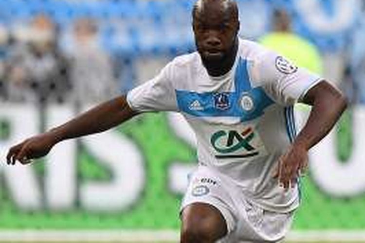 Gelandang Olympique Marseille, Lassana Diarra, tampil pada laga final Piala Perancis 2016 kontra Paris Saint-Germain, di Stade de France, Sabtu (21/5/2016) waktu setempat.