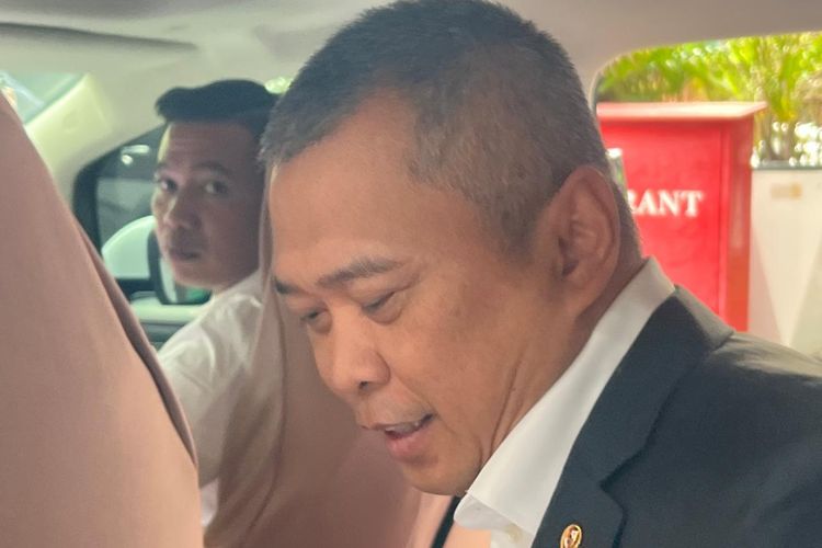 Menteri Perhubungan (Menhub) Dudy Purwagandhi saat ditemui di kantor Kementerian Koordinator (Kemenko) Infrastruktur dan Pembangunan Kewilayahan (IPK), Jakarta, Senin (3/11/2025).