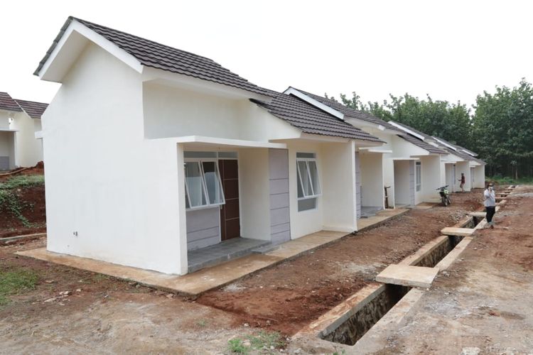 Pembangunan rumah khusus (rusus) untuk merelokasi masyarakat  terdampak pembangunan Bendungan Kuningan di Kabupaten Kuningan, Jawa Barat.