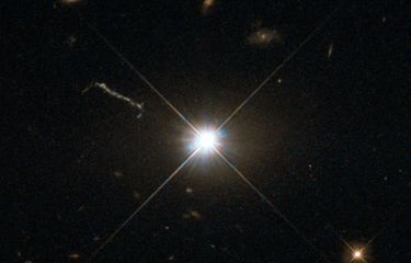 Foto quasar 3C273 yang dipotret menggunakan kamera Hubble milik NASA.
