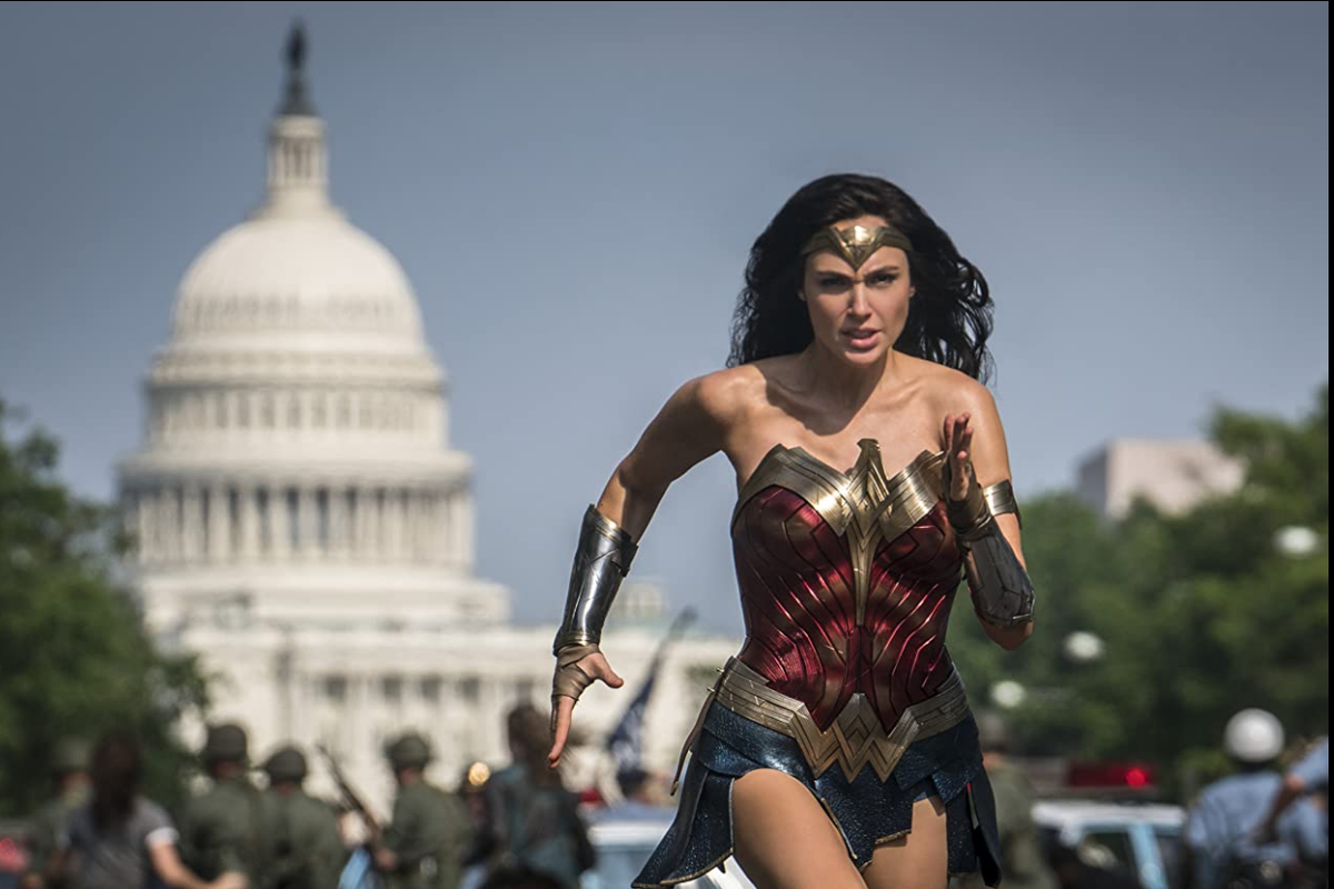 Film Wonder Woman 1984 menampilkan Gal Gadot dan Chris Pine sebagai pemeran utama.