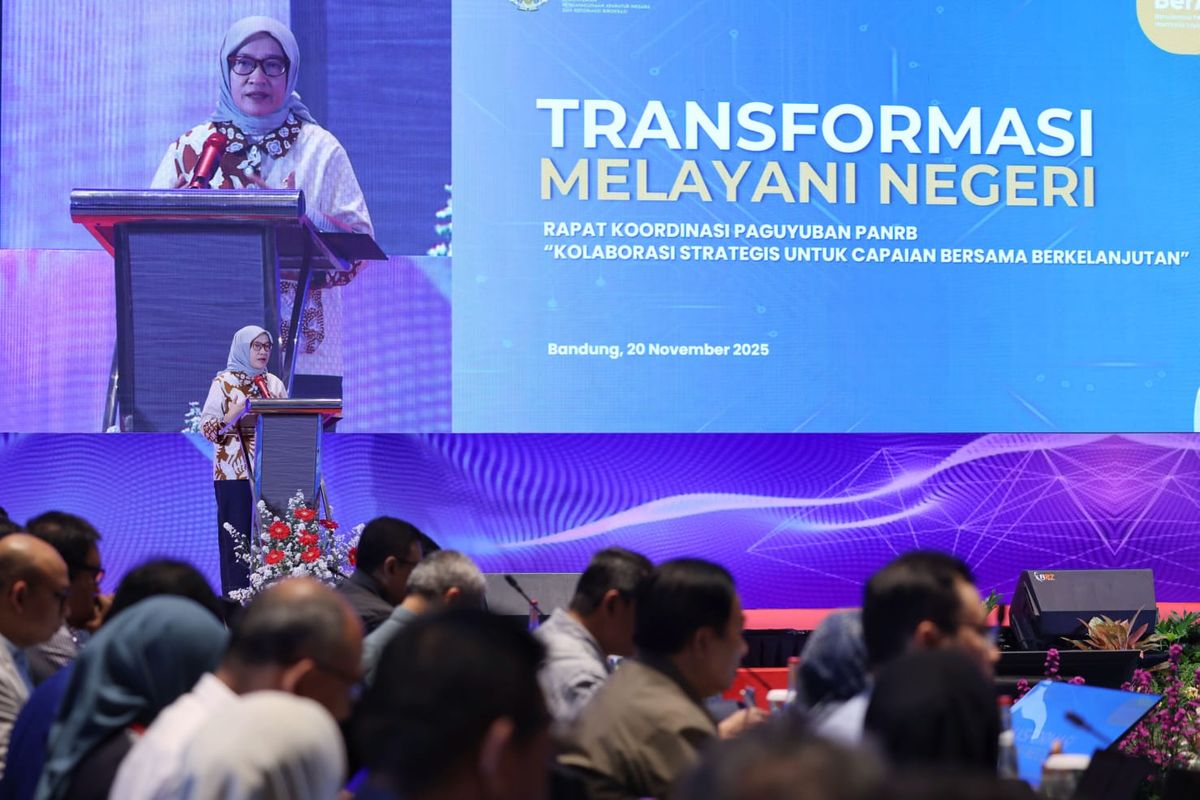 Menteri PANRB Rini Widyantini dalam Rapat Koordinasi Paguyuban PANRB Tahun 2025, di Bandung, Kamis (20/11/2025).
