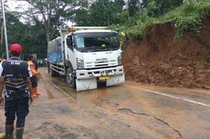 Hampir 12 Jam Tertutup Longsor, Jalan Penghubung Ciamis-Cirebon Sudah Bisa Dilalui 