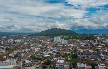 Gunung Tidar di tengah Kota Magelang, Jawa Tengah. Ramai soal Kabel Listrik Magelang Ditanam di Dalam Tanah, Ini Penjelasan PLN