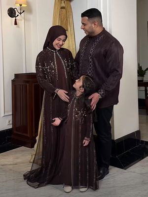 Tren Lebaran 2026 kali ini ada dari Gamis Hanbok unik hingga Abaya Turkiye elegan. Cek 7 rekomendasi brand lokal pilihan untuk tampil anggun di Raya.