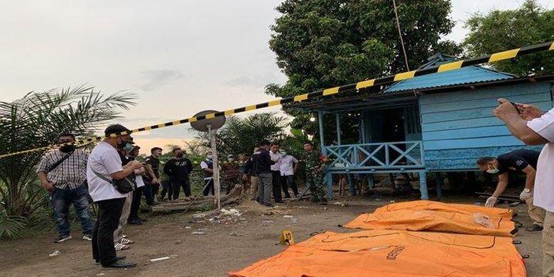 Penemuan 4 mayat dalam satu lokasi di Desa Lumpatan Kecamatan Sekayu, Kabupaten Musi Banyuasin (Muba), Rabu (20/12/2023) diduga jadi korban perampokan 