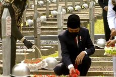 Hari Pahlawan, Jokowi Hadiri Upacara dan Tabur Bunga di TMP Kalibata