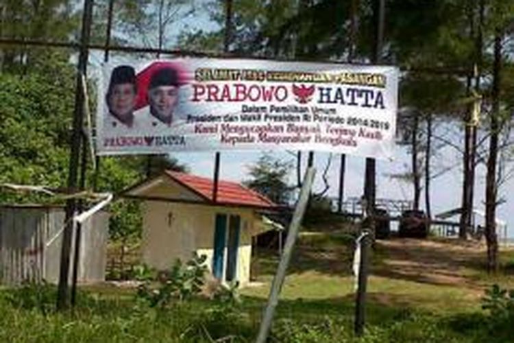 Spanduk selamat atas kemenangan Prabowo-Hatta 