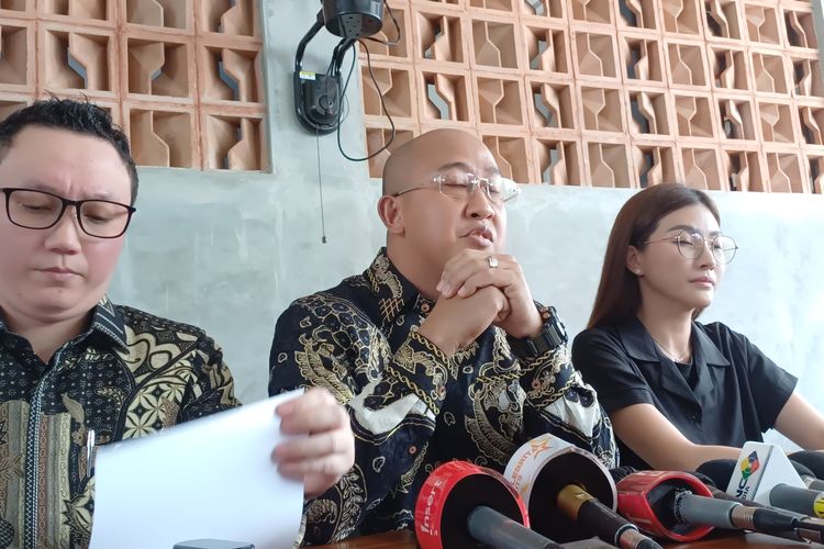 Gara-gara Konten Hoaks Haters, Anak-anak Sarwendah Sampai Konsultasi ke Psikolog