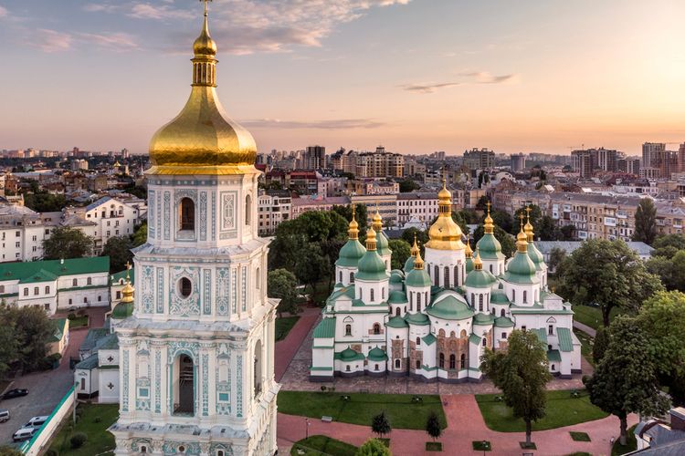 Katedral Saint Sophia dan Pechersk Lavra di Ukraina, warisan dunia versi UNESCO yang terancam akibat perang Rusia-Ukraina.