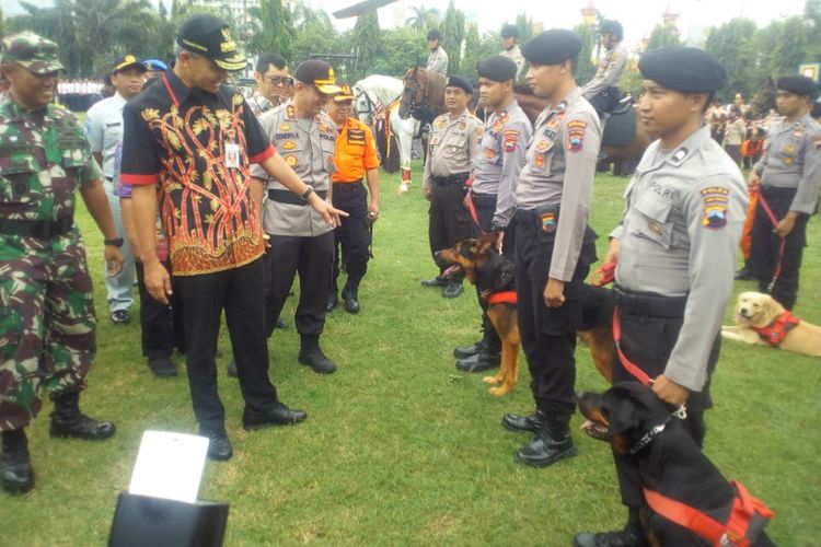 Apel operasi lilin tingkat Jawa Tengah di Lapangan Pancasila, Semarang, Jumat (21/12/2018)