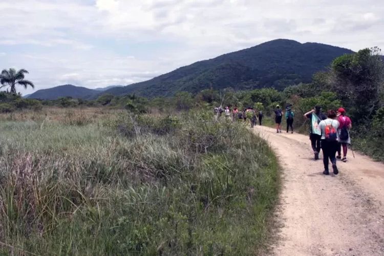 Terinspirasi oleh Caminho de Peabiru, rute 25 km Flávio Santos melewati taman nasional Serra do Tabuleiro.