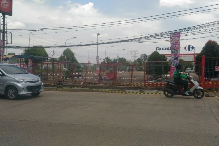 Kondisi terkini perbaikan jalan di Jalan Siliwangi, Pamulang, Tangerang Selatan, Senin (20/11/2017).
