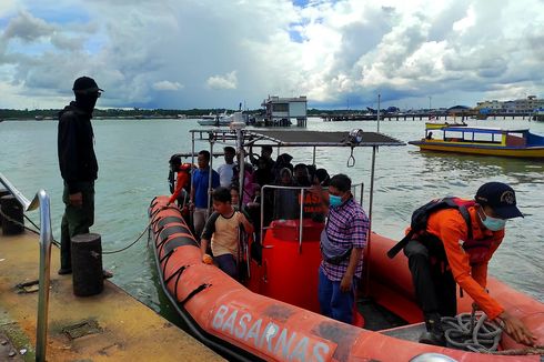 Kapal Mati Mesin dan Kemasukan Air, 15 Wisatawan Pulau Penyengat Dievakuasi Basarnas Tanjungpinang