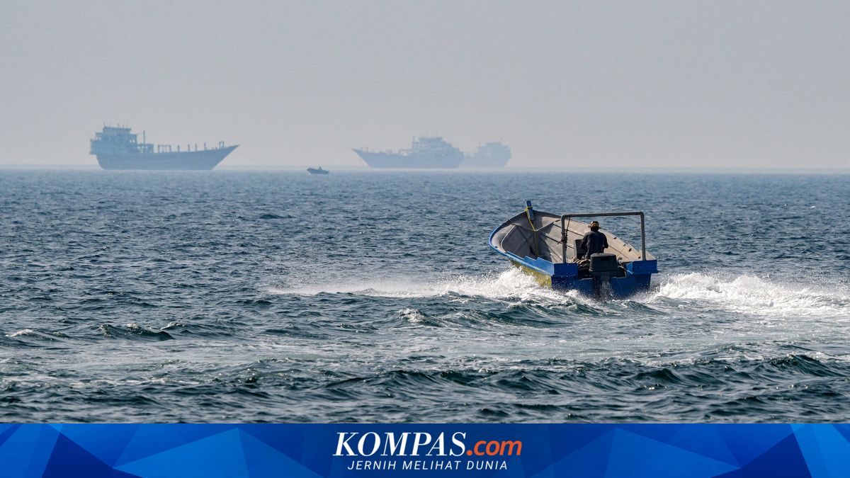 Pemerintah Iran tengah merencanakan biaya bagi kapal tanker mencapai Rp 33 miliar bila ingin melintasi Selat Hormuz.