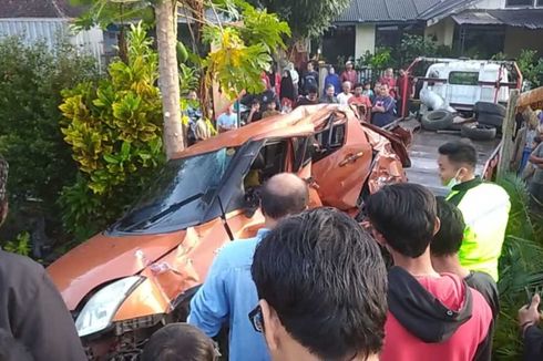 Detik-detik Kecelakaan Maut Mobil Tertabrak Kereta Api di Tasikmalaya, Bermula Saat Korban Lewati Perlintasan Tanpa Palang Pintu