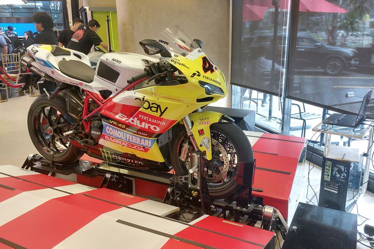 Simulator Ducati VR46 di Enduro x Fastron Lounge