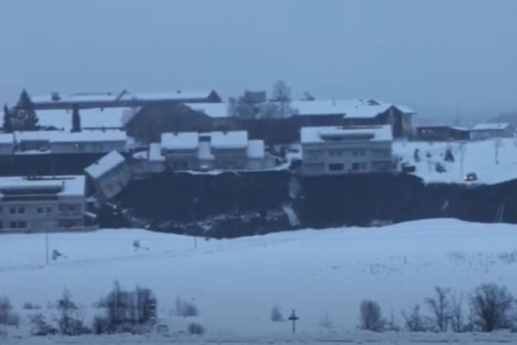 Tanah longsor di desa Ask, Gjerdum, timur laut kota Oslo, Norwegia pada Rabu (30/12/2020).