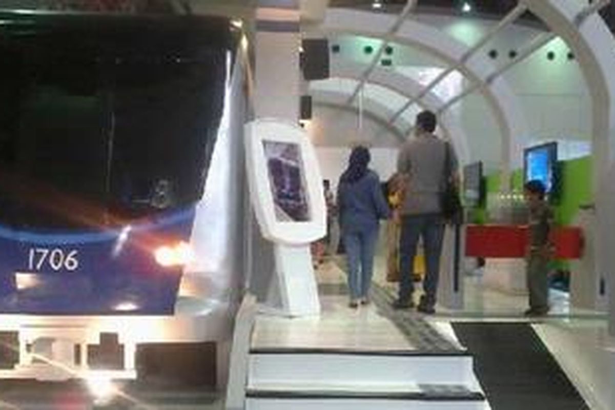 Replika Mass Rapid Transport di Jakarta Fair Kemayoran 2011.