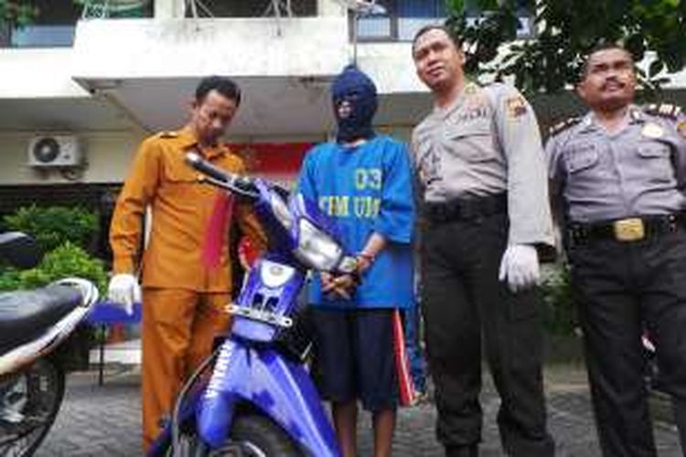 Faidon Bin Slamet Romadhon (23) warga Tambakrejo, Gayamsari, Kota Semarang ditangkap karena melakukan pencurian dengan kekerasan di hutan karet PTPN IV. 