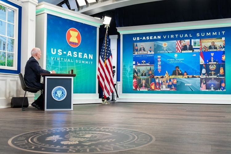 Presiden AS Joe Biden mengikuti KTT AS-ASEAN tahunan bersama para pemimpin negara anggota ASEAN dan Sekretaris-Jenderal ASEAN pada Selasa (26/10/2021).