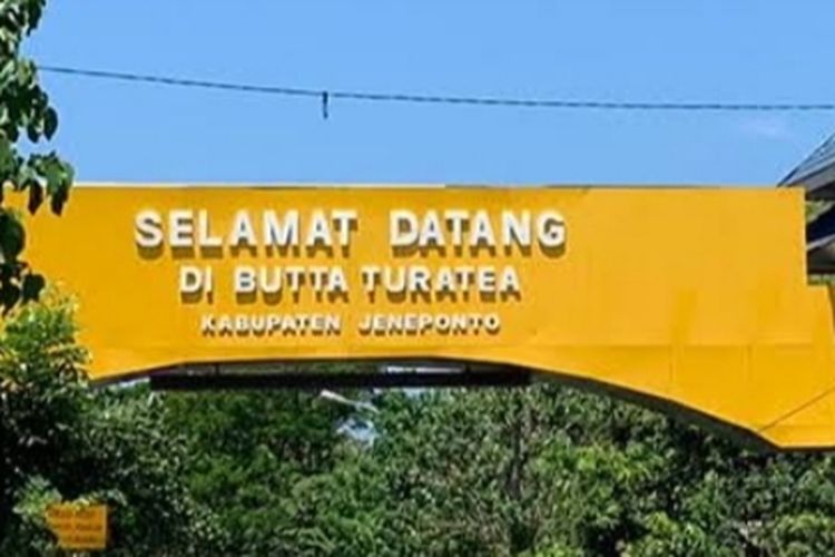 Warga Kabupaten Jeneponto, Sulawesi Selatan digegerkan dengan video dampak penyegelan pintu gerbang kantor Dinas Pekerjaan Umum (PU) oleh pasutri cleaning service. Jumat, (4/8/2023).