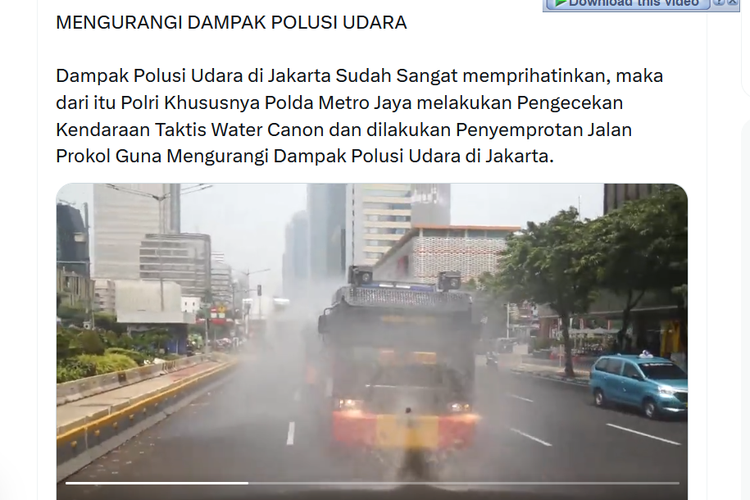 Polda Metro Jaya lakukan penyemprotan water canon untuk kurangi polusi udara Jakarta.