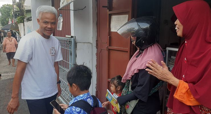 Usai Bermalam di Rumah Warga, Ganjar "Jogging" dan Sapa Masyarakat Tegal