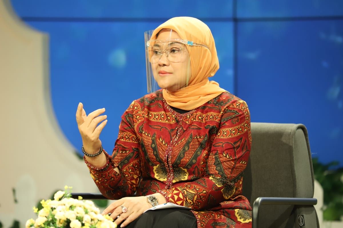 Menteri Ketenagakerjaan (Menaker) Ida Fauziyah meminta semua pekerja atau buruh swasta untuk tidak mudik di antara tanggal 6-17 Mei 2021. Ini dilakukan guna memutus mata rantai Covid-19 di Indonesia.