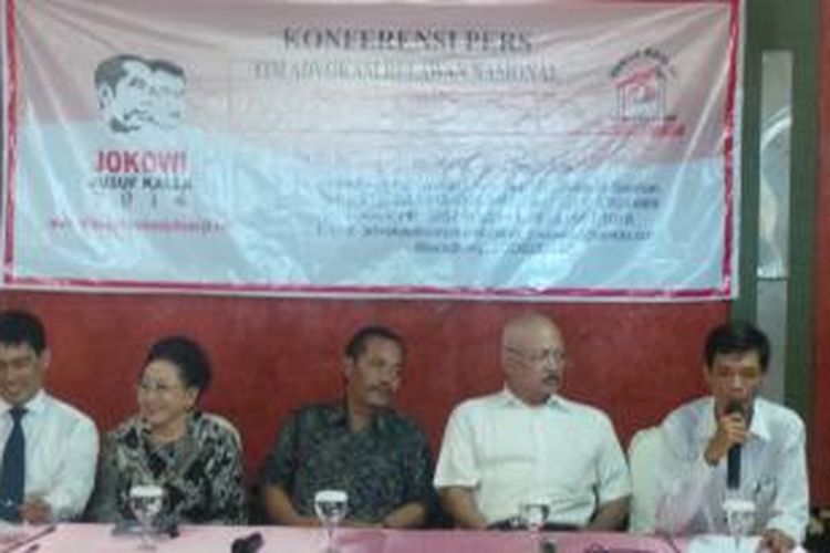 Tim advokasi relawan nasional Joko Widodo-Jusuf Kalla mengadakan konferensi pers terkait sidang perselisihan hasil pemilihan umum di Mahkamah Konstitusi yang akan dimulai pada Rabu, (5/8/2014).