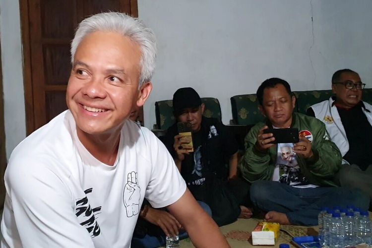 Ganjar Pranowo saat menginap di rumah warga Ponjong, Gunungkidul. Senin (22/1/2024) malam