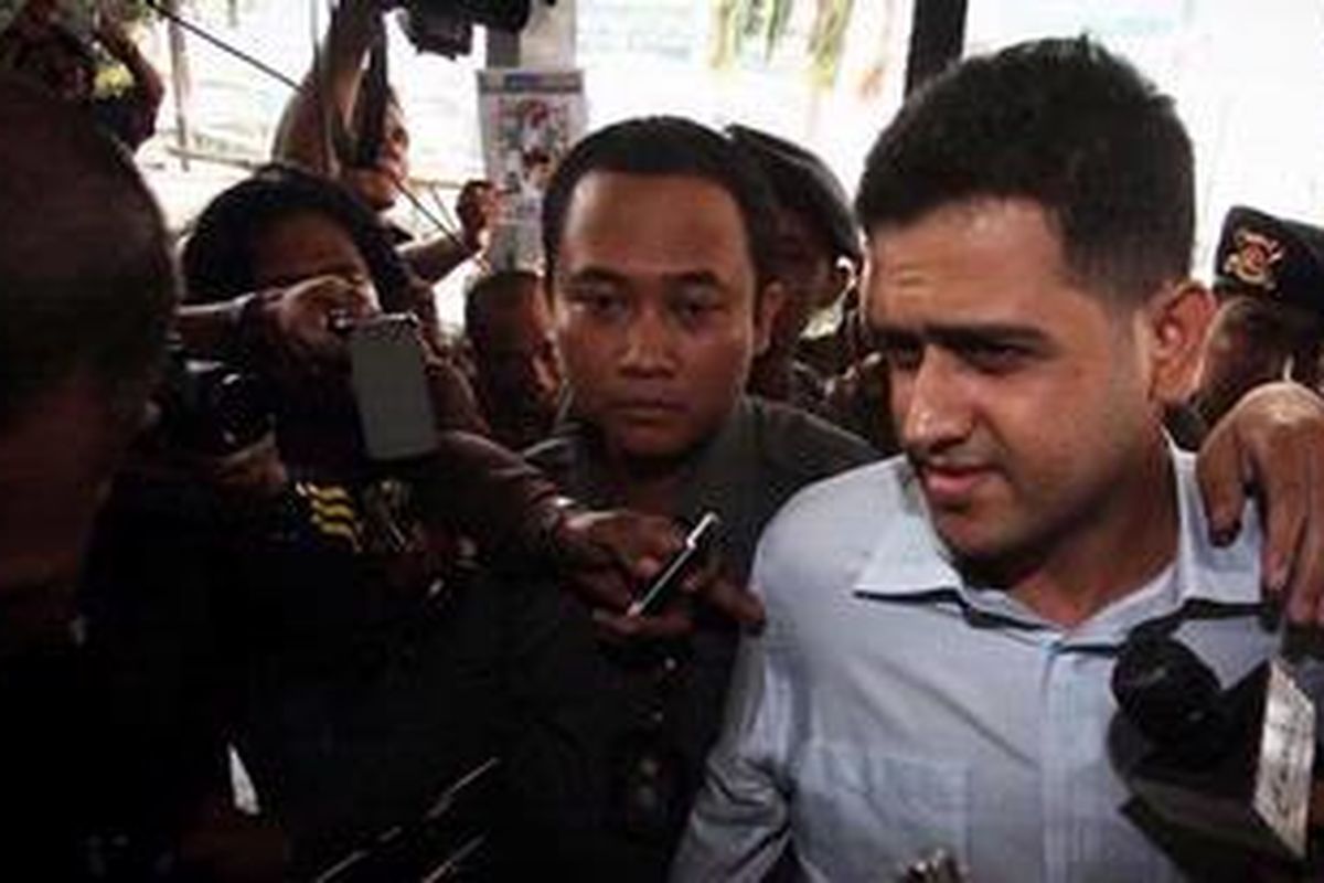 Tersangka kasus korupsi wisma atlet Sea Games, Muhammad Nazaruddin memenuhi panggilan Komite Etik Komisi Pemberantasan Korupsi (KPK), Jakarta, Kamis (8/9/2011). Nazaruddin dimintai keteranganya seputar pertemuan anggota DPR dengan pimpinan KPK tahun 2010. 