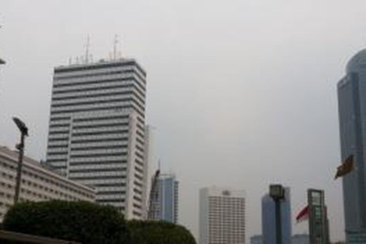 Secara tidak langsung, sebetulnya arsitek harus ikut bertanggung jawab terhadap banjir di Jakarta. Rusaknya tata ruang yang mengakibatkan banjir semestinya memang jadi salah satu tanggung jawab arsitek.