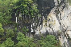 Sejarah Legenda Batu Gantung di Tepi Danau Toba