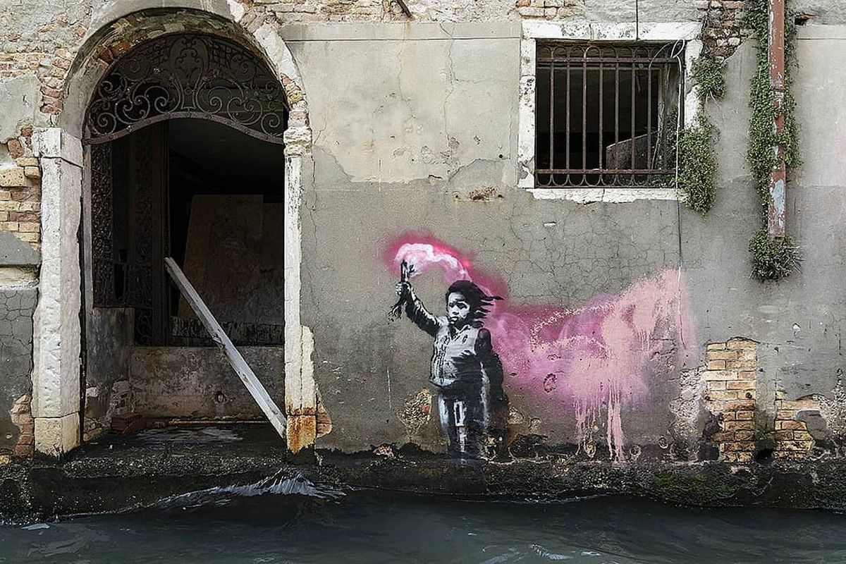 Mural Banksy tentang pengungsi global di Italia