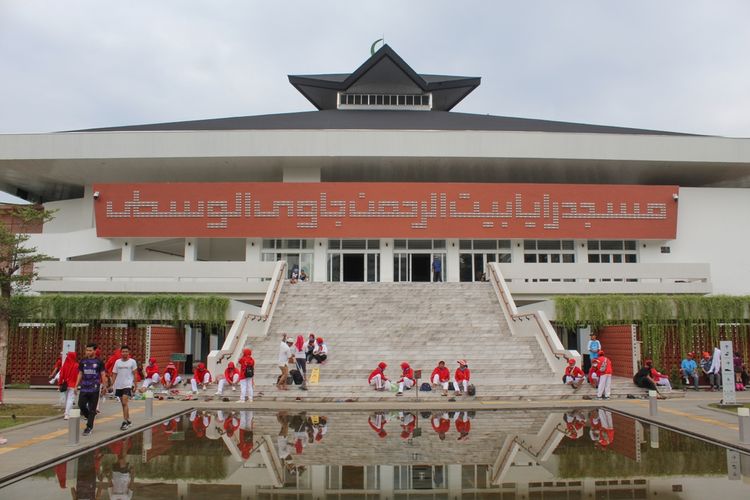 Masjid Raya Baiturrahman Jawa Tengah.