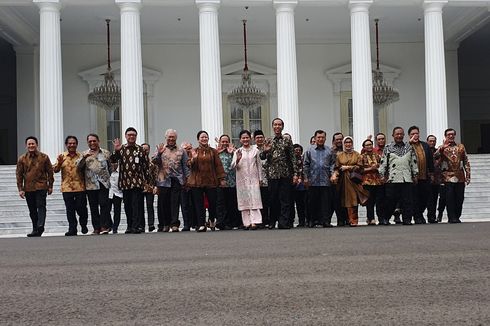 Gelar Acara Perpisahan, Jokowi-JK dan Para Menteri Berfoto di Tangga Istana