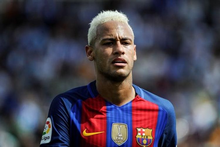 Neymar membela Barcelona saat melawan Leganes pada partai La Liga, 17 September 2016.