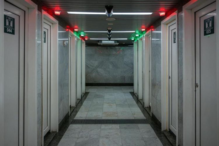 Otoritas Pengelola Dua Masjid Suci memulai fase uji coba proyek toilet pintar (smart restrooms) sebagai bagian dari transformasi layanan digital di Masjidil Haram dan Masjid Nabawi.