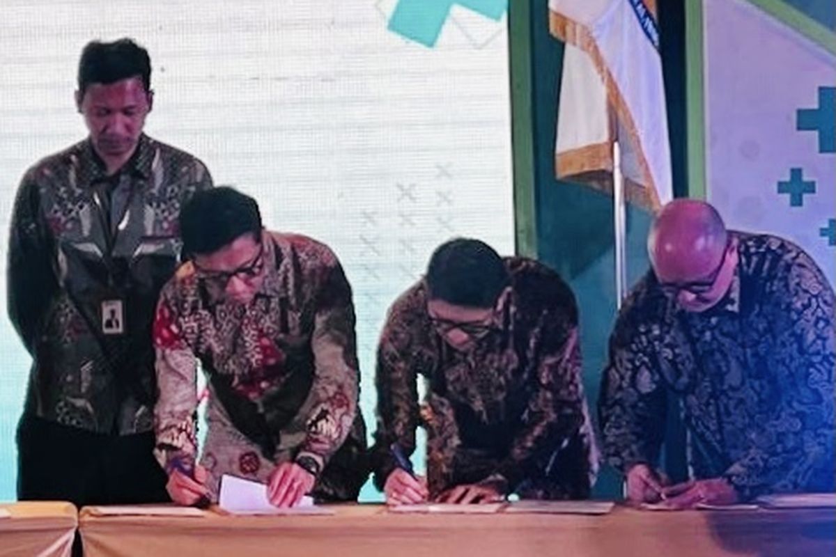 Penandatanganan kerja sama antara Avrist Assurance dan Kemenkes.