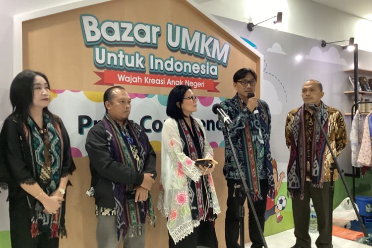 Staf Ahli Bidang Keuangan dan Pengembangan UMKM, Kementerian BUMN Loto Srinaita Ginting saat membuka Bazar UMKM untuk Indonesia 2023, di Gedung Sarinah, Jakarta, Kamis (27/7/2023).
