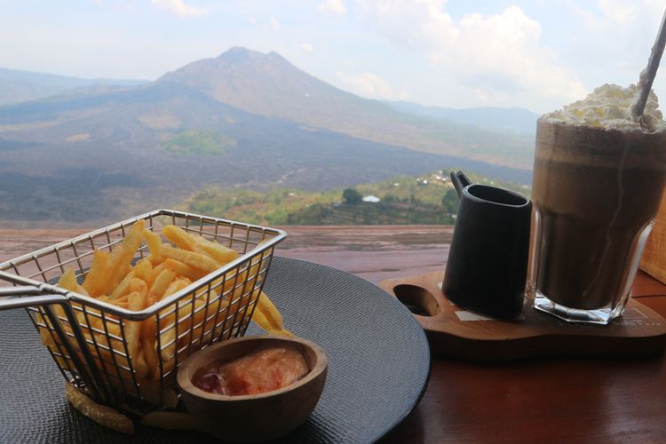 Ilustrasi salah satu tempat makan di Kintamani, Bali.