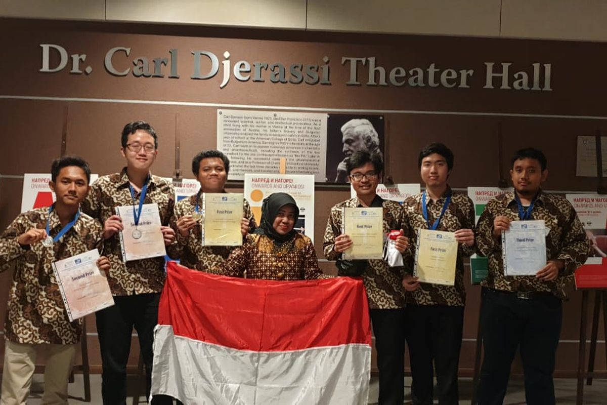 Enam mahasiswa Indonesia berhasil meraih tiga medali emas, dua perak, dan satu perunggu dalam International Mathematics Competition (IMC) 2019 di Bulgaria yang berlangsung pada 28 Juli ? 3 Agustus 2019.