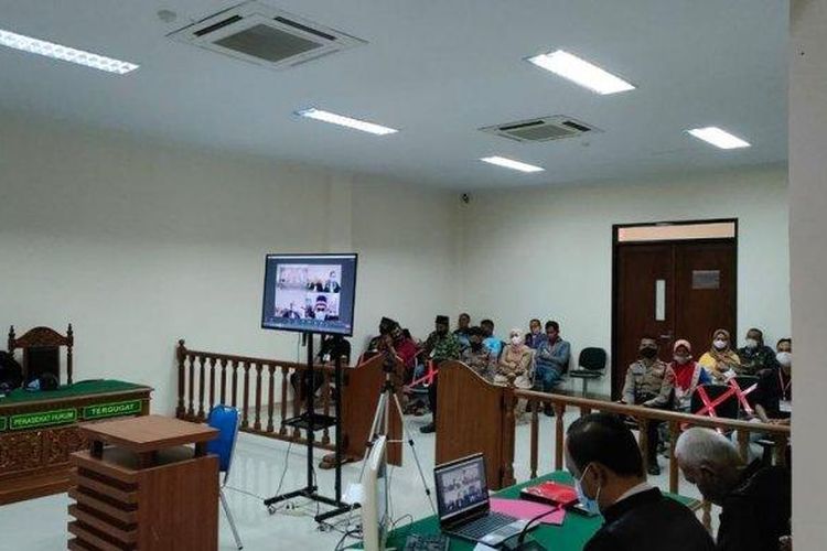 Sidang lanjutan terhadap Ketua Forum Komunikasi Masyarakat Indramayu Selatan (F-Kamis) sekaligus Anggota DPRD Indramayu, Taryadi di PN Indramayu, Kamis (12/5/2022). 

