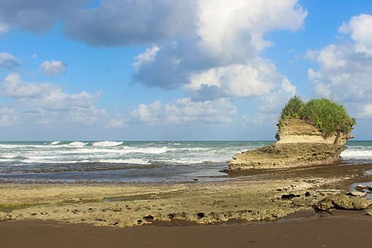 Cerita Pemuda Asal Sulawesi Tinggal di Bukit Karang Pangandaran, Terungkap Lewat Jejak Sepatu Boots