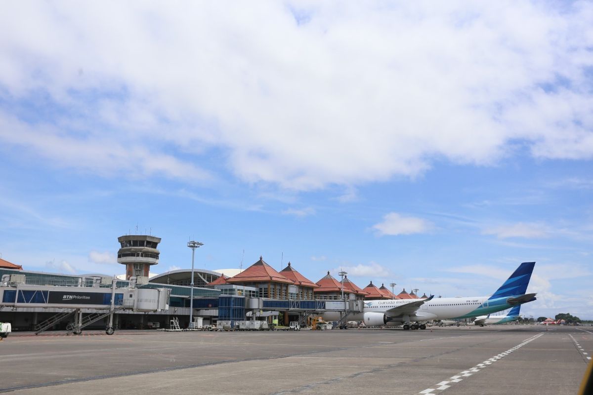 Sebuah pesawat di Bandara I Gusti Ngurah Rai