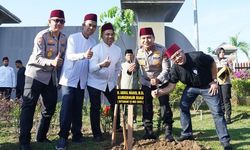 Bersama UAS hingga Rocky Gerung, Gubernur Riau Ajak Masyarakat Menanam Pohon