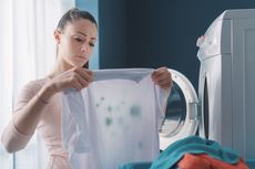5 Cara Menghilangkan Noda Detergen dari Pakaian 