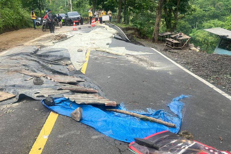 Titik yang terdampak banjir dan tanah longsor di Sukabumi, Jawa Barat.